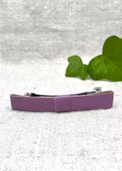 Hårklämma, stor med lila läderrosett