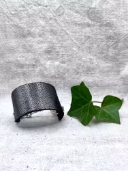 Läderarmband "Cleo" gråsilvrig, nr 1