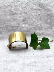 Läderarmband "Cleo" guldig, blank, nr 17