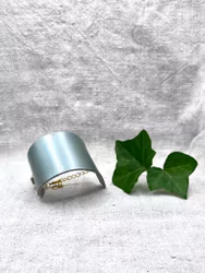 Läderarmband "Cleo" sagegrön-skimrande, nr 44