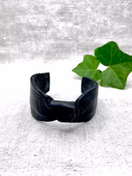 Läderarmband, formbart. 3 cm Knut