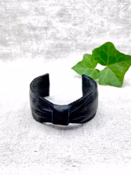 Läderarmband, formbart. 3 cm Rosett