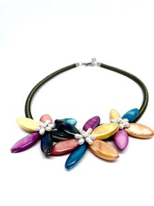Made by Ester halsband 3 blommor pastell