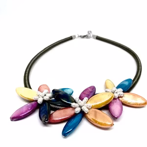 Made by Ester halsband 3 blommor pastell