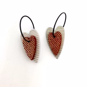 Örhänge Hjärta rött gråguld K Form