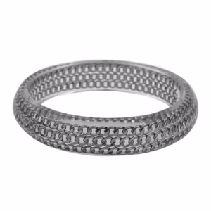Sif Jakobs Armring i resin med inbäddade pansarkedjor