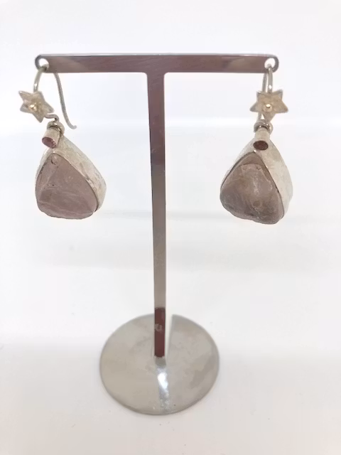 Vintage Mia Petra Silverörhänge i silver med oslipad rå rosenkvarts hos EriCsson Ur och Guld