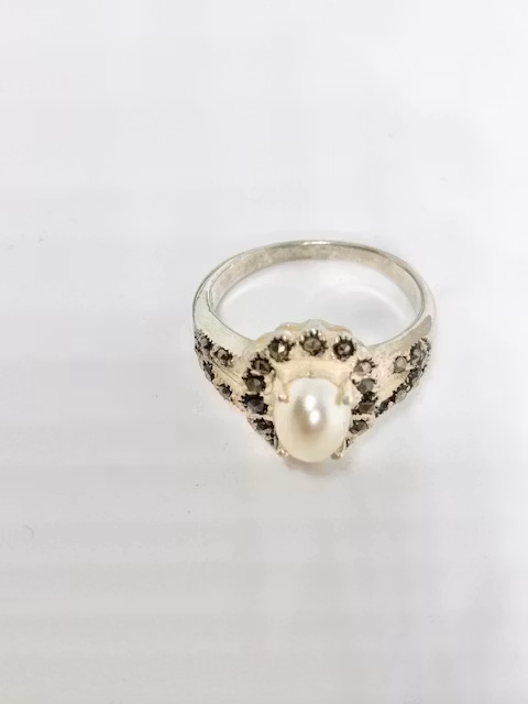 Vintage ring i äkta silver Design Cecilia Victor Janson med pärla och markasiter hos Ericsson Ur och Guld