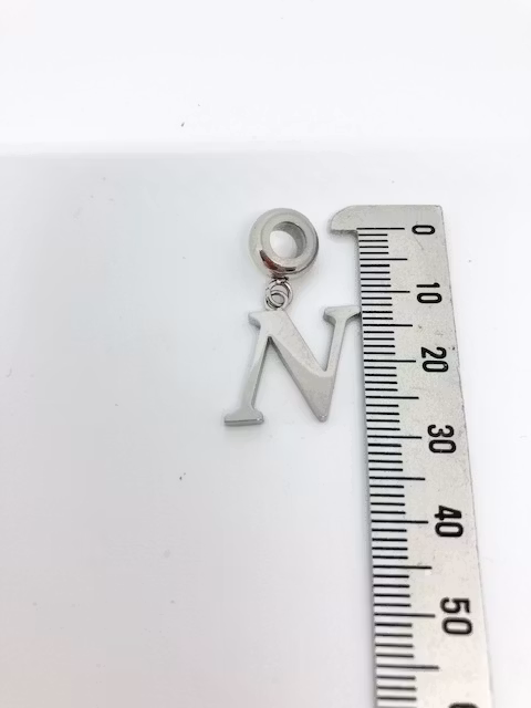 N Bokstav i stål Design Bud to Rose hos EriCsson Ur och Guld