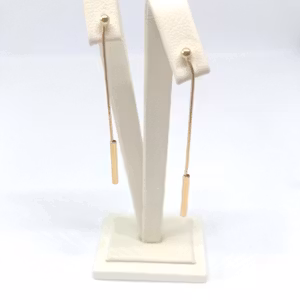 Hängande guldörhänge i form av en rund stav 18k