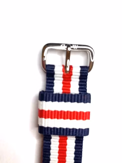 Klockarmband till Daniel Wellington Armbandsur röd-vi-blå randigt natoband hos EriCsson Ur och Guld