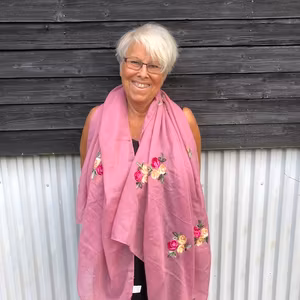 Rosa bomulls sjal med broderier