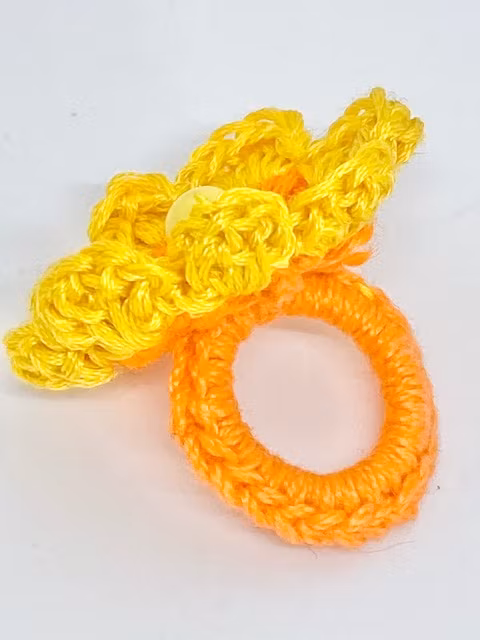 handgjort Gul/orange virkad ring Design JemasMix hos Ericsson Ur och Guld