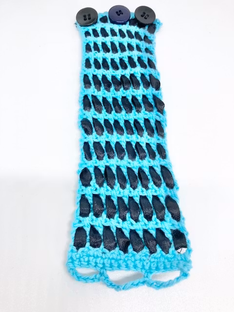 Handgjort turkos-svart virkat armband