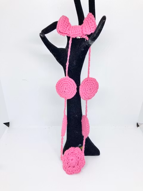 Vackert Handgjort rosa-cerise halsband Design Jemasmix hos Ericsson ur och guld