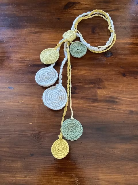 Handgjort virkat halsband med rondeller Design JemasMix hos Ericsson Ur och Guld