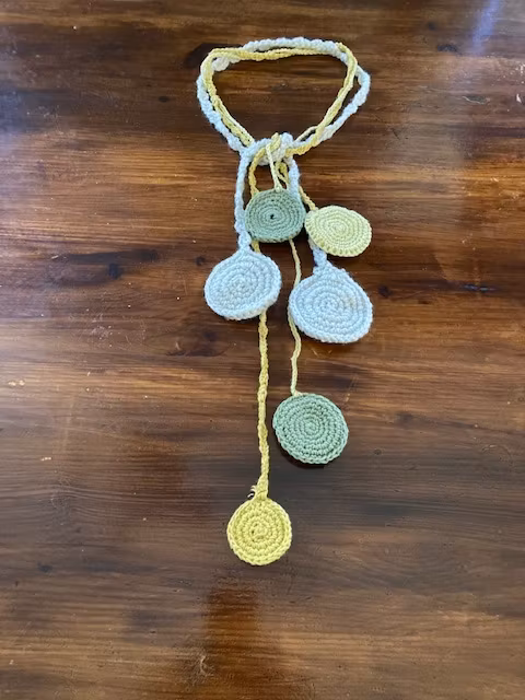 Handgjort virkat halsband - Rondell-3 Design JemasMix hos Ericsson Ur och Guld
