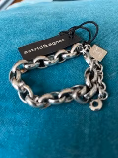 grovt armband i stål Ruth Astrid och Agnes