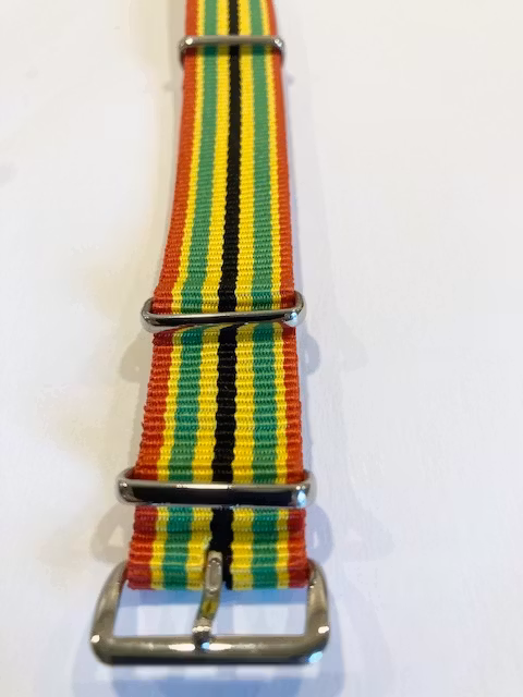 Klockarmaband textil Nato-armband. Färger röd, gul, grön, svart. Outlet Jemasmix hos Ericsson Ur och Guld