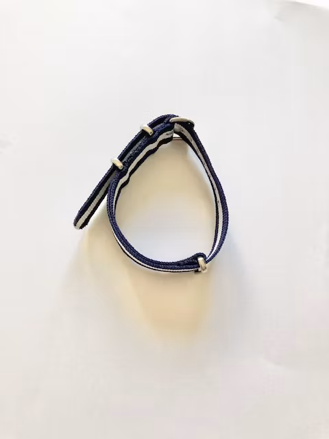 Blå-vitt textilband/klockarmband med stålspänne hos Ericsson Ur och Guld Outlet Jemasmix
