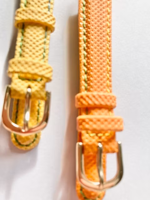 Barnklockarmband: Material textil och läder Färg Gul och orange guldplated stålspänne. hos Ericsson Ur och Guld