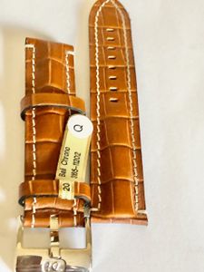 Klockarmband Brunt läder med vita stickningar