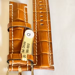 Klockarmband Brunt läder med vita stickningar