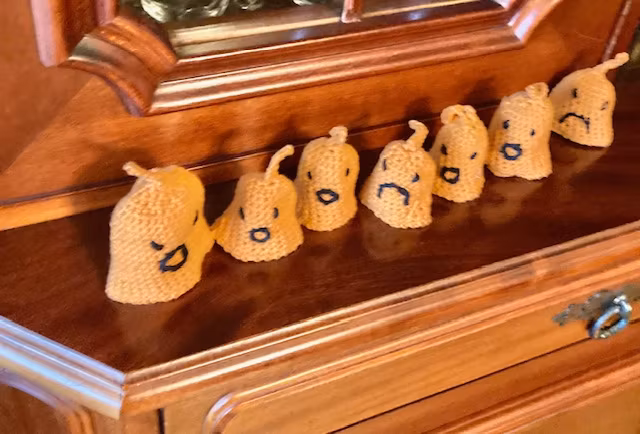 8 st handgjorda virka halloweenspöken hos Jemasmix/ericssonUrochGuld