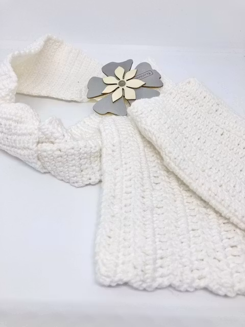 Vinter accessoarer och en reflexbrosch Virkat