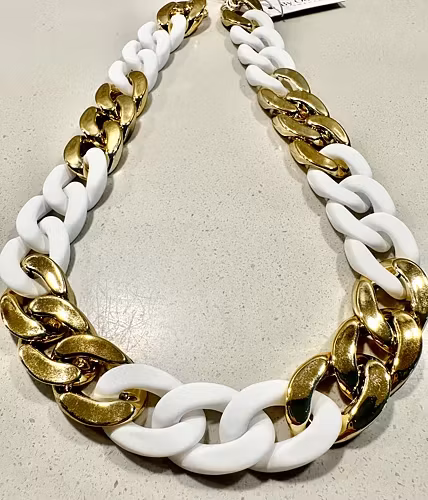 guld vitt halsband från by odahl