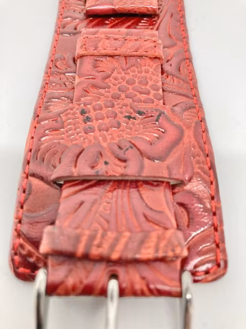 Vintage präglat vinrött läder klockarmband från Axcent of Scandinavia Design Petra Nygren hos Ericsson Ur och Guld