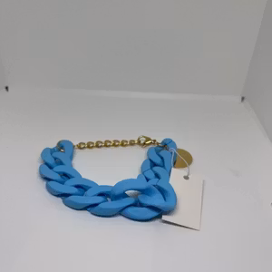 Ljus blått trendigt armband
