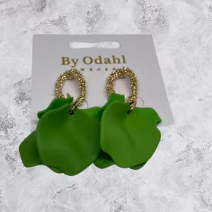 By Odahl Örhänge grön med guld detalj