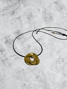 Läderhalsband knut guld by odahl