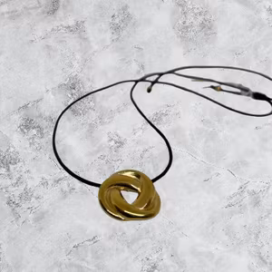 Läderhalsband knut guld by odahl