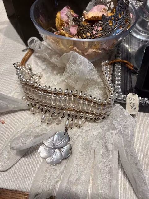 pärl chocker halsband  i kombo konjaksfärgat läder vintagehalsband unikt
