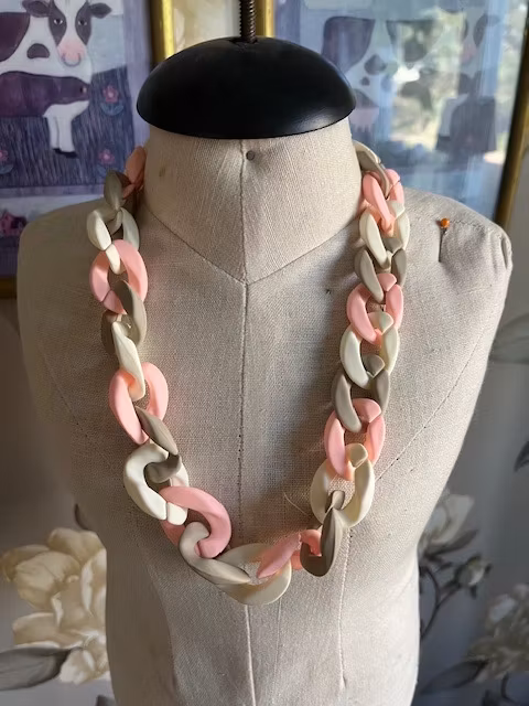 By odah halsband rosa beige off white