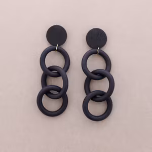 Örhänge svarta gummi Sonata