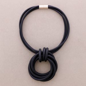 Halsband kort svart gummi Sonata