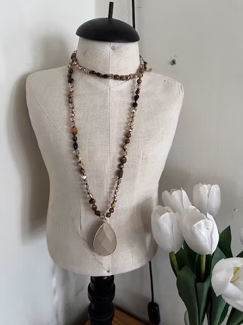 brun beigt långt sten  halsband med stor brun sten by odahl