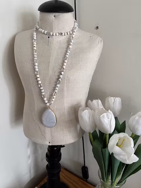 ljusblått långt sten halsband by odahl