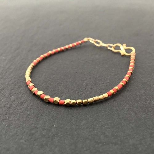 KORALL ARMBAND I MÄSSING