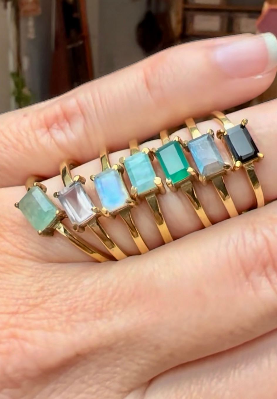 BAGUETTE SLIPAD GRÖN ONYX RING I MÄSSING