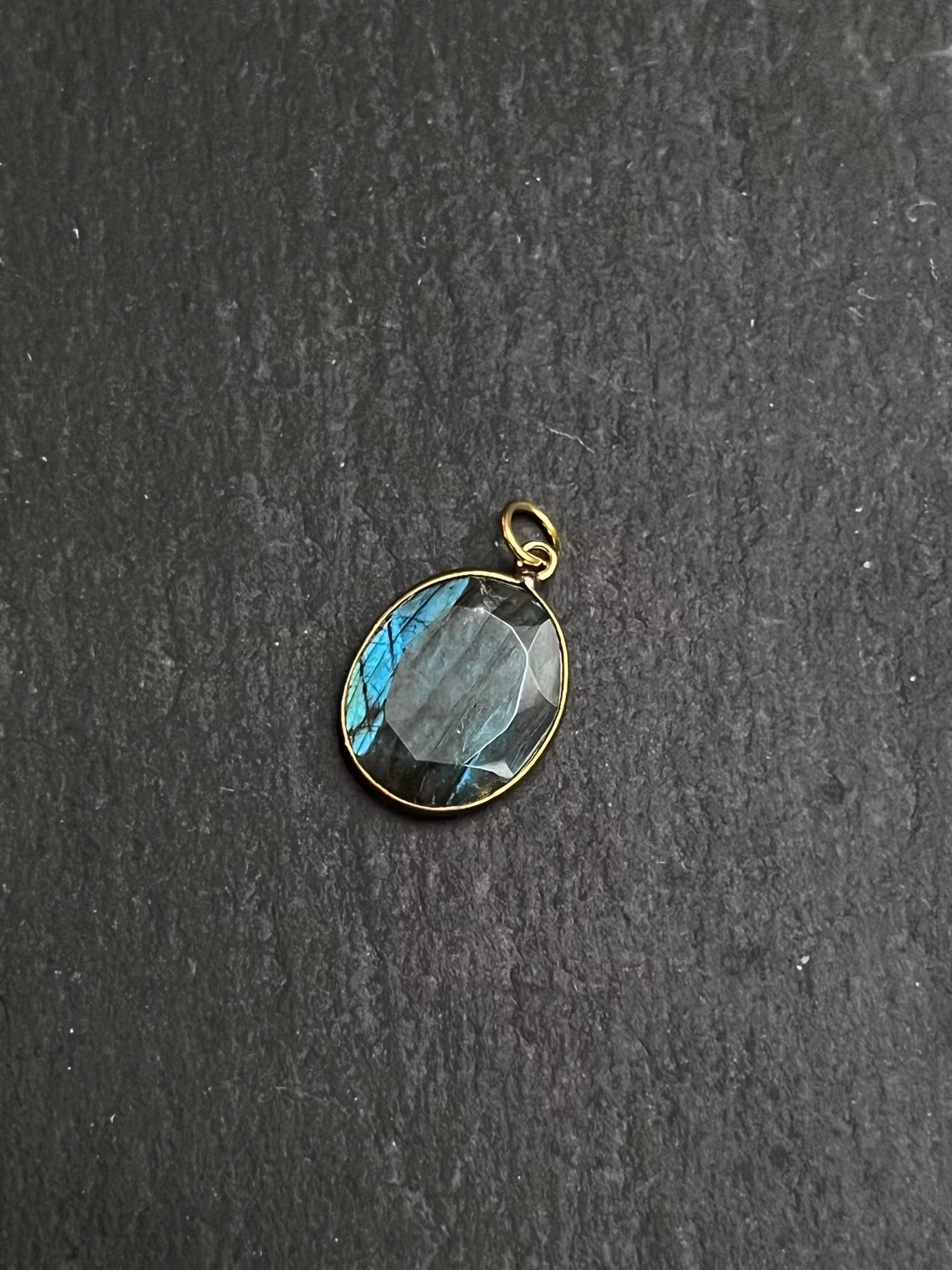 ELEMENTS ARMBAND MED 1 VALFRITT HÄNGE