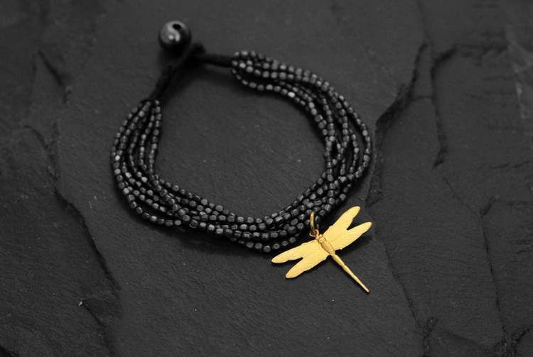 ARMBAND I SVARTOXIDERAD MÄSSING MED MÄSSINGSTROLLSLÄNDA
