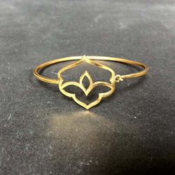 LOTUS STELT ARMBAND I MÄSSING