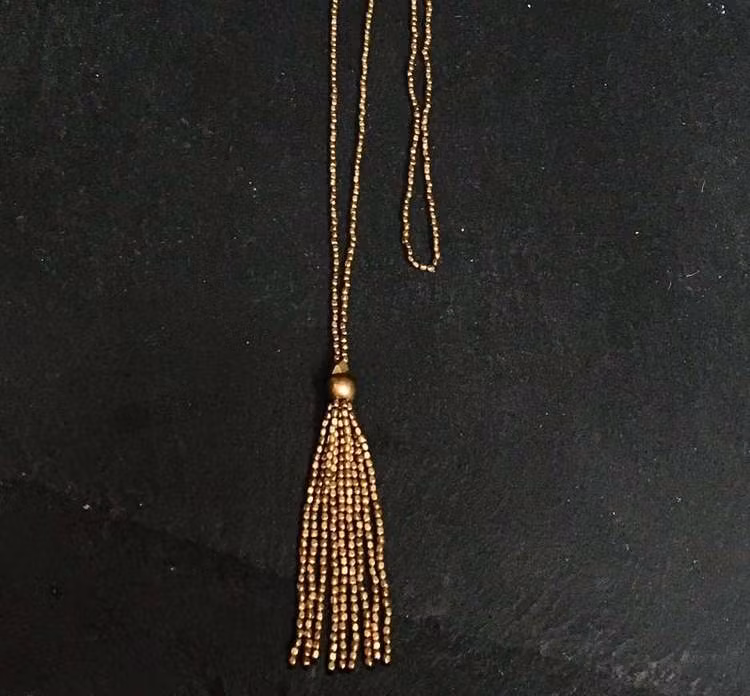 TUNNT HALSBAND MED TOFS MÄSSING