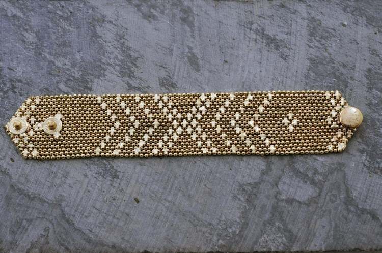 SMALL ARMOUR ARMBAND I MÄSSING