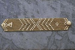 SMALL ARMOUR ARMBAND I MÄSSING