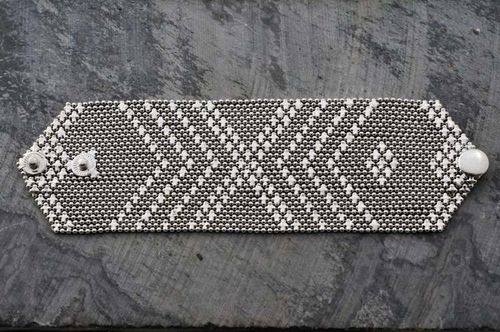 MEDIUM ARMOUR ARMBAND I FÖRSILVRAD MÄSSING